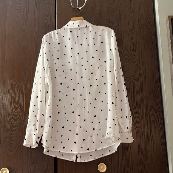 Kenzie Long sleeve blouse with heart design. Size XL - Picture 2 of 4